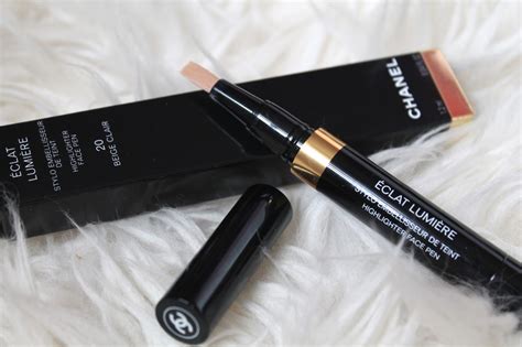 chanel eclat lumiereconfronta|Chanel lumiere highlighting face pen review.